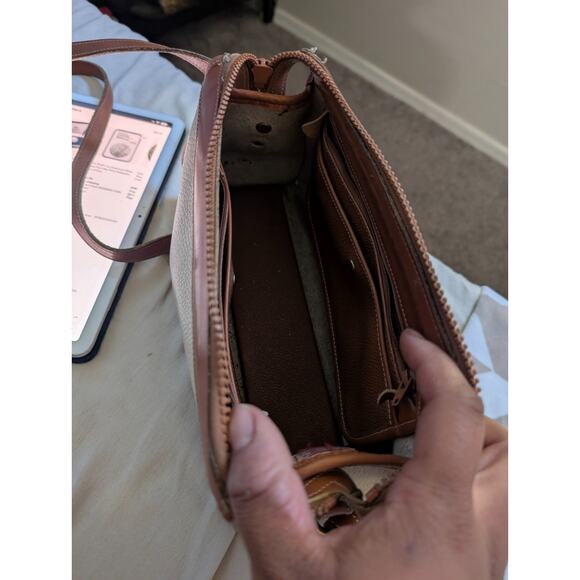 white leather dooney and bourke handbag - Picture 3 of 7